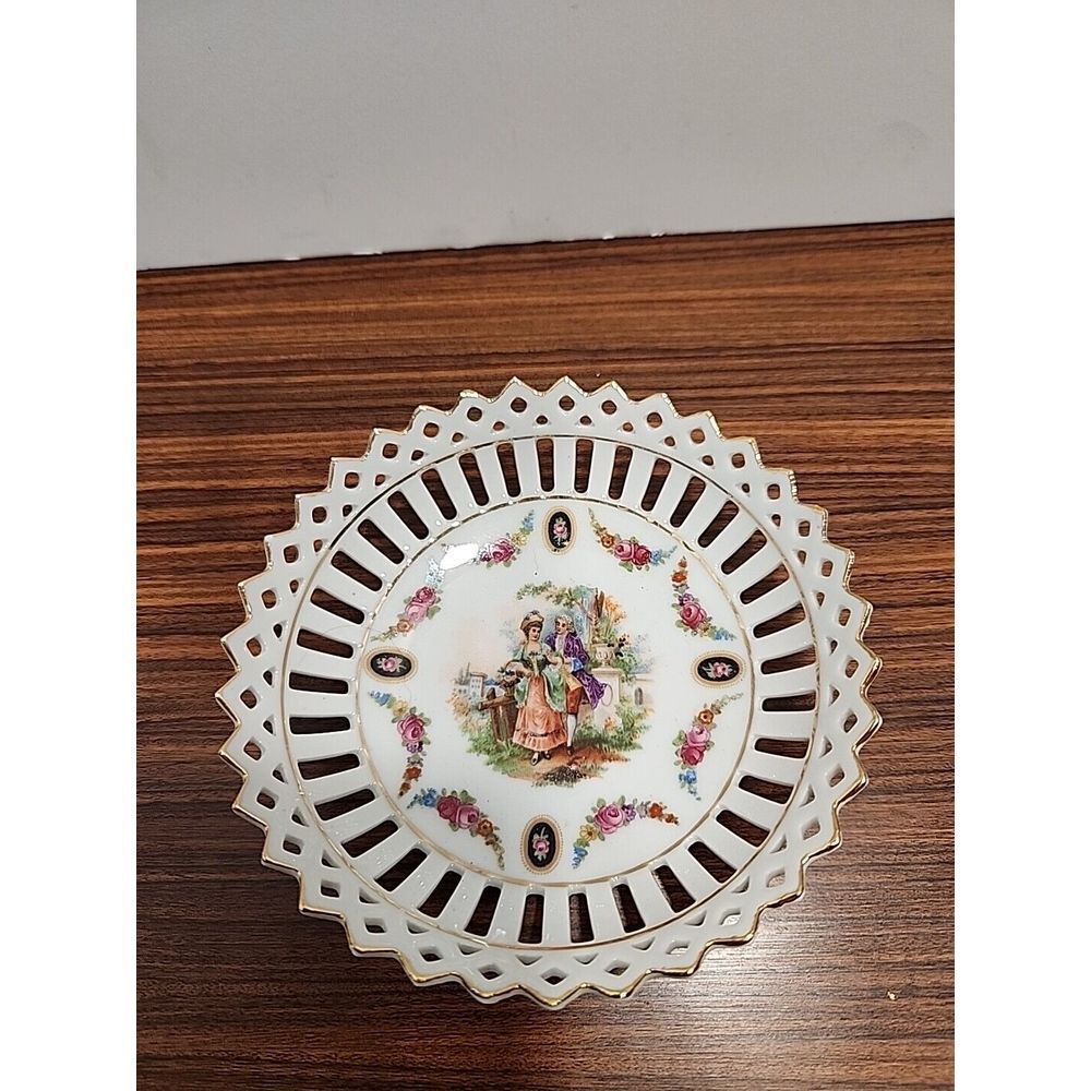 GERMANY PIERCED GOLD EDGES‎ PORCELAIN VIENNESE MOTIF 1 PIECES PLATES COLLECTIBLE